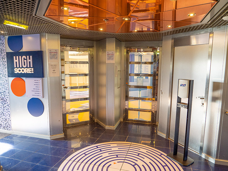 Review do Navio Holland America Oosterdam Exterior da pontuação máxima! Revisão da Holanda América Oosterdam