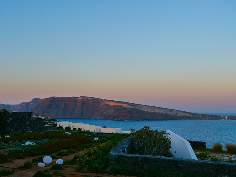 Vista da ilha Thirassia de Santo Pure