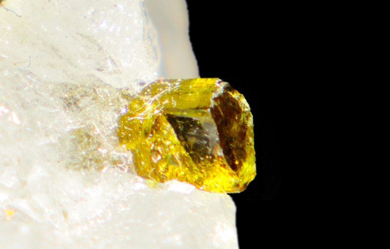 Cristal turmalina amarela