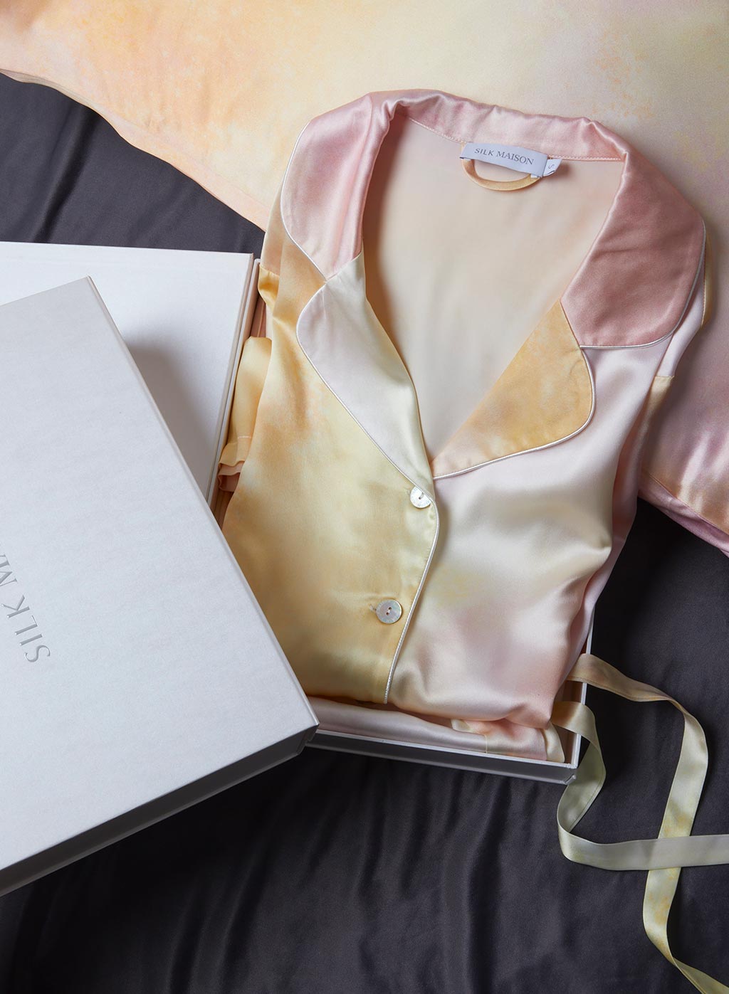 17 presentes de luxo para a mulher que não quer nada Conjunto de pijama e fronha de seda Silk Maison Ombre