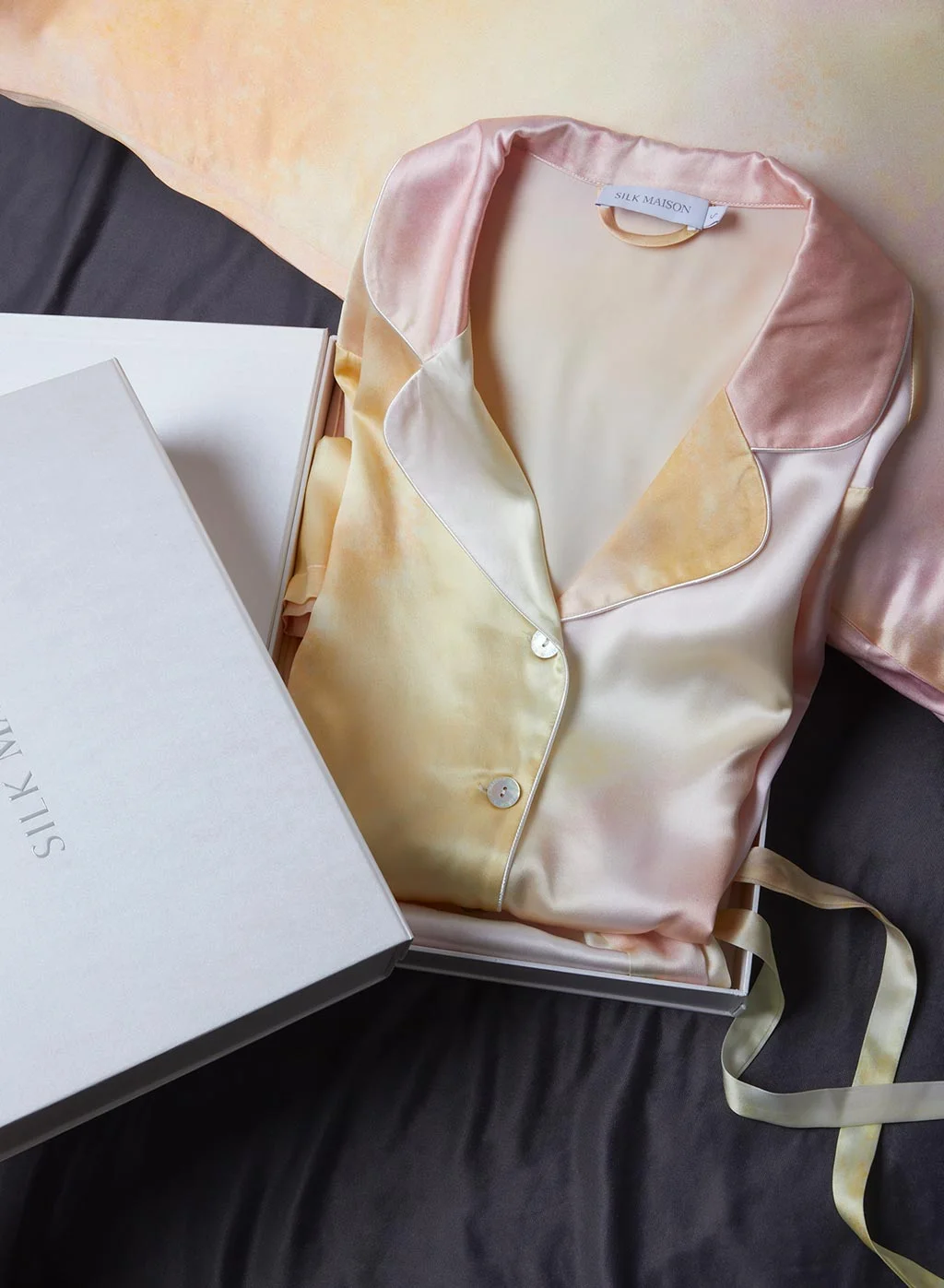 17 presentes de luxo para a mulher que não quer nada Conjunto de pijama e fronha de seda Silk Maison Ombre
