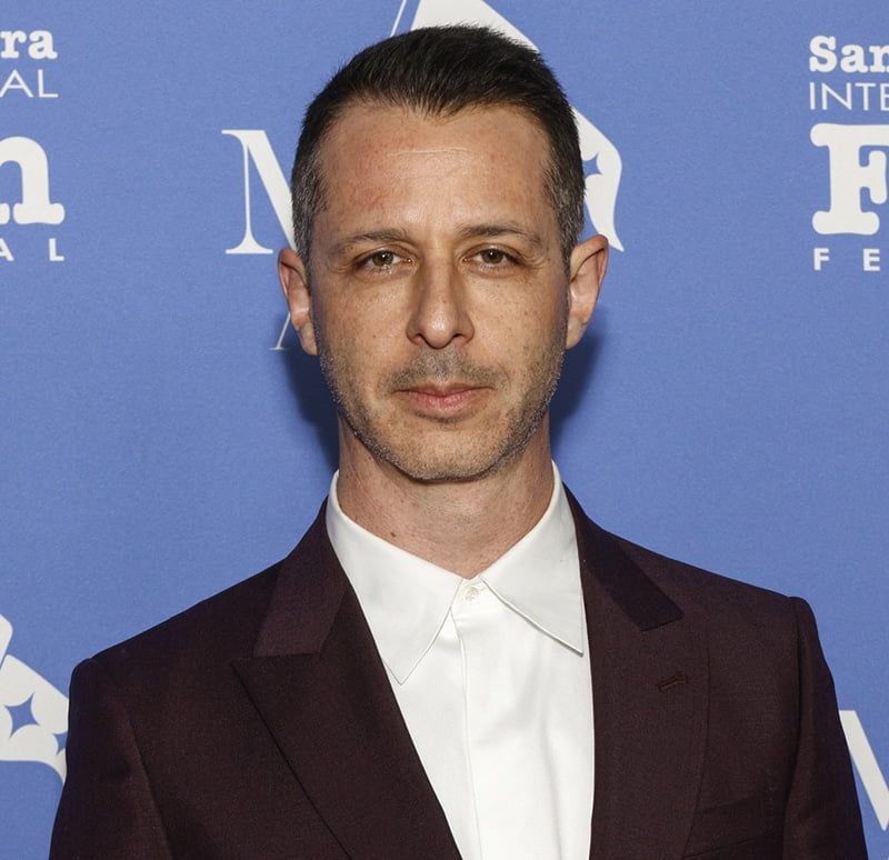 13 melhores influenciadores da moda para assistir em 2024 Jeremy Strong participa da apresentação do Prêmio Virtuosos
