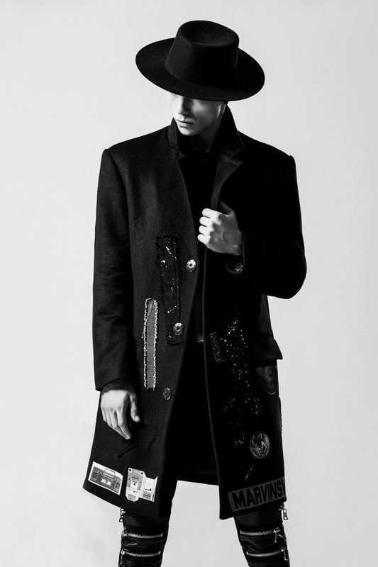 13 melhores influenciadores da moda para assistir em 2024 Uma roupa masculina da moda