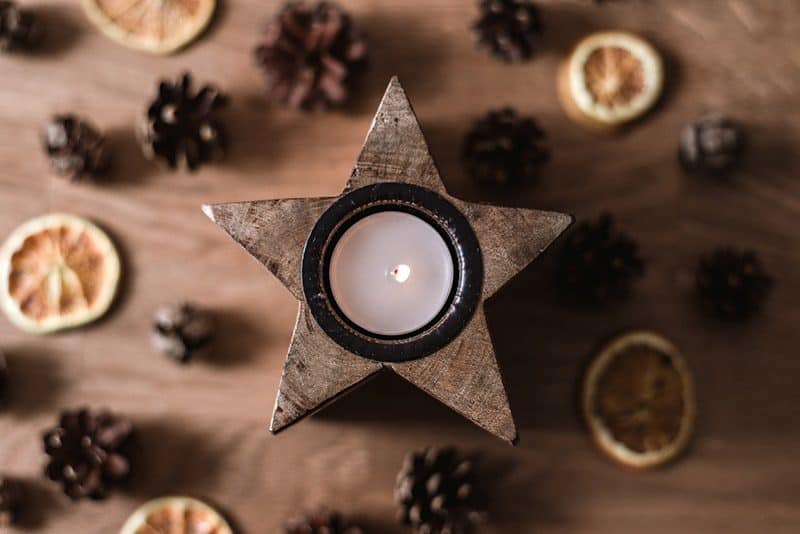 Dicas elegantes de entretenimento festivo - Uma tealight festiva para iluminar os dias escuros de inverno